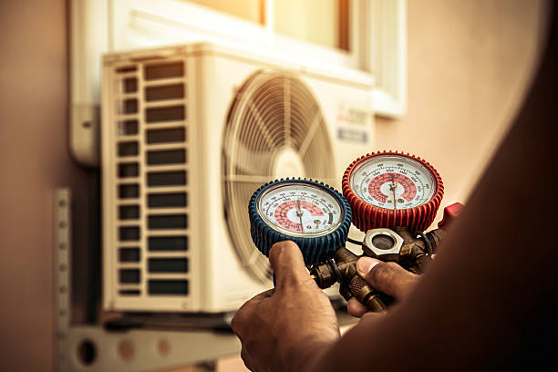 Professional Ductwork Repair technician working in Franklin Park, IL